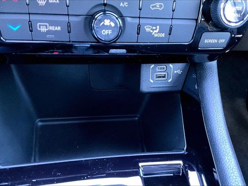 Used 2026 Jeep Compass Latitude image 16