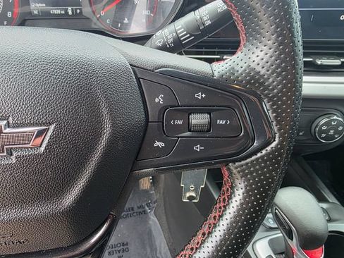 Used 2024 Chevrolet Trax RS FWD image 25