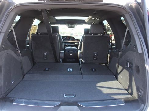 Used 2023 Cadillac Escalade Premium Luxury image 5
