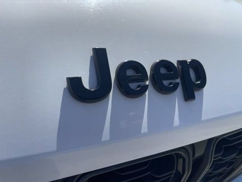 Used 2023 Jeep Grand Cherokee L Laredo AWD/4WD image 30