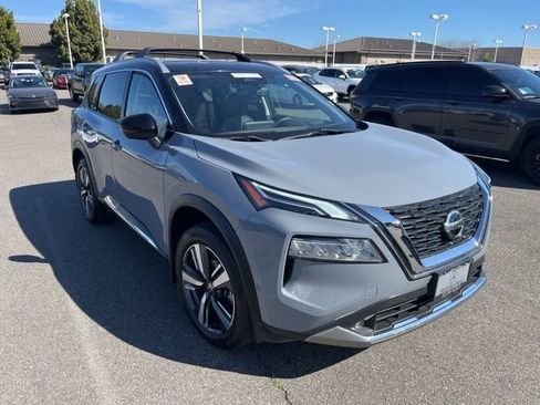 Used 2021 Nissan Rogue Platinum image 3