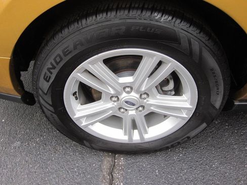 Used 2010 Ford Mustang Convertible image 15