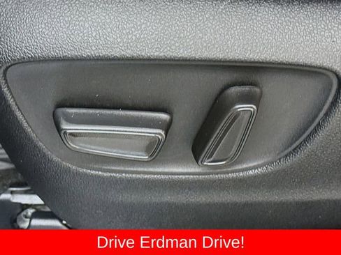Used 2023 Toyota Highlander L FWD image 12