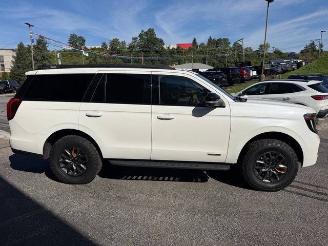 Used 2025 Ford Expedition Tremor AWD/4WD image 9