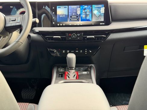 New 2026 Nissan Kicks SR w/ Cold Weather Package FWD image 25