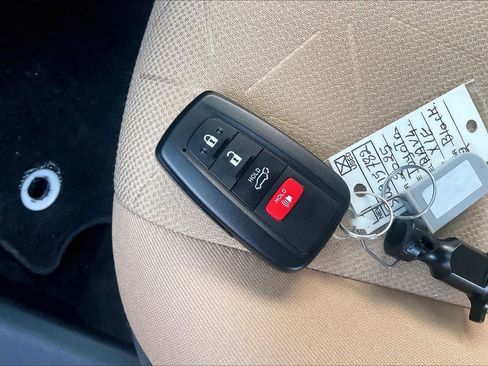 Used 2025 Toyota RAV4 XLE w/ Convenience Package AWD/4WD image 15