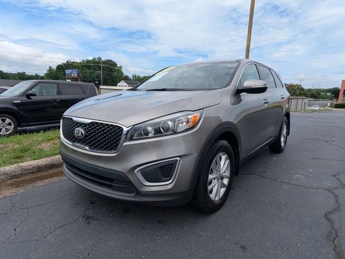 Used 2017 Kia Sorento L FWD image 3