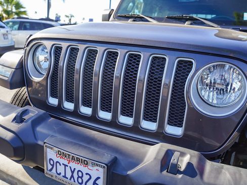 Used 2022 Jeep Wrangler Unlimited Sahara image 4