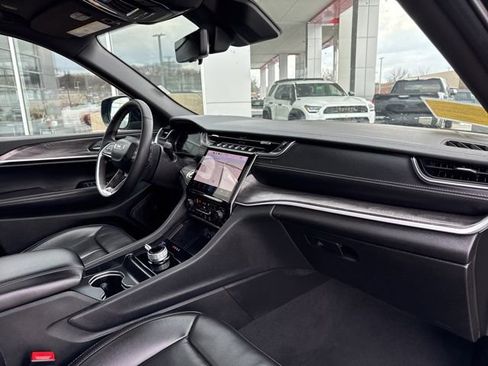 Used 2024 Jeep Grand Cherokee L Limited w/ Luxury Tech Group II image 37