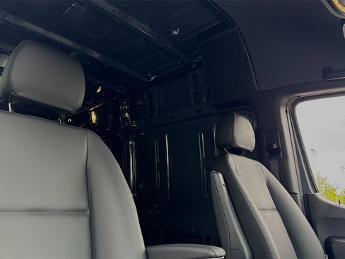 Used 2024 Mercedes-Benz Sprinter 2500 image 16