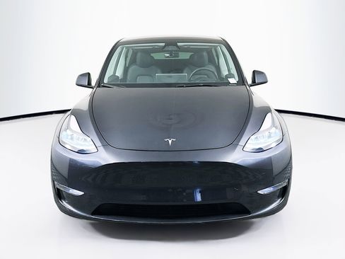 Used 2024 Tesla Model Y Long Range AWD/4WD image 2
