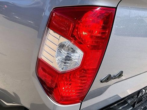 Used 2019 Toyota Tundra SR5 w/ SR5 Upgrade Package image 33