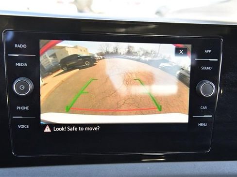 Used 2025 Volkswagen Jetta SE w/ Sunroof Package image 13