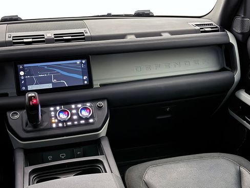 Used 2020 Land Rover Defender 110 First Edition image 29