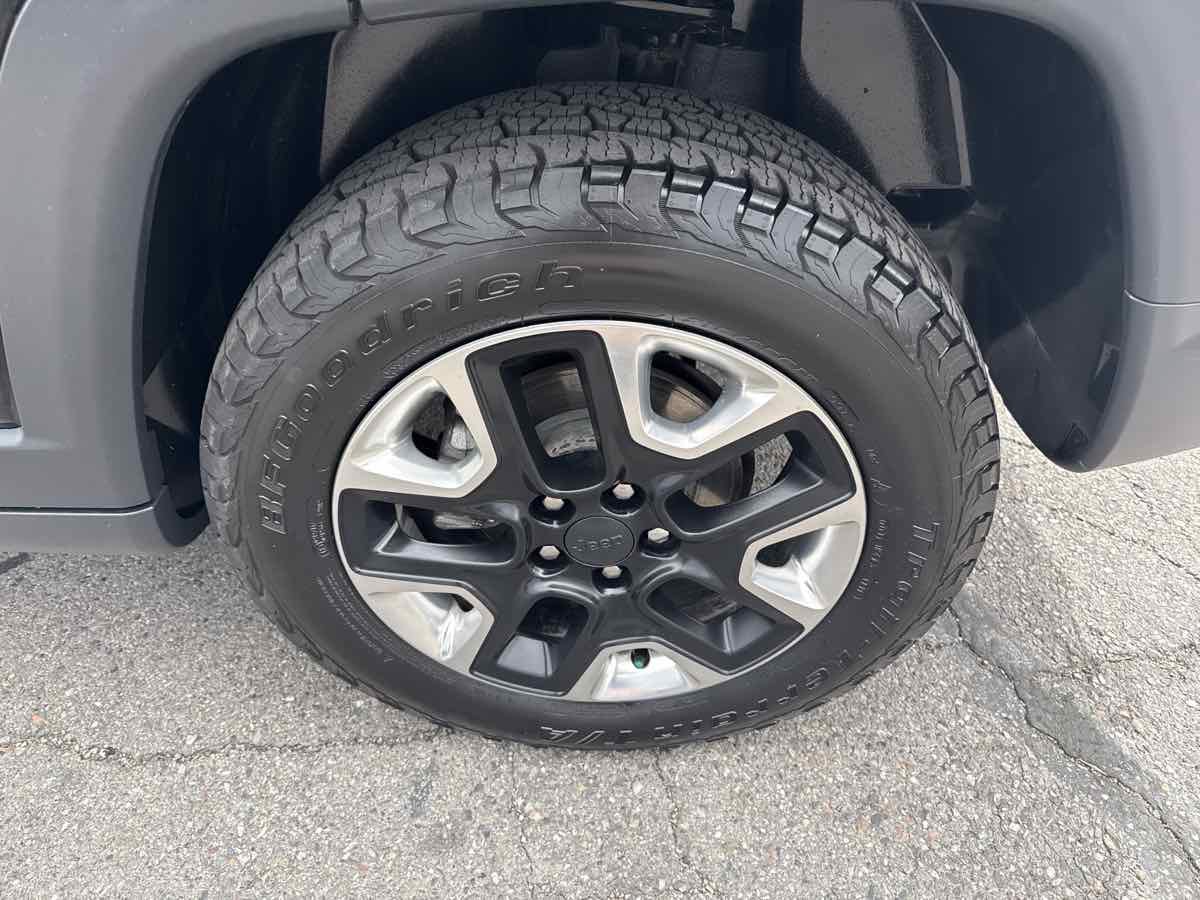 Used 2018 Jeep Compass Trailhawk w/ Navigation Group AWD/4WD image 10