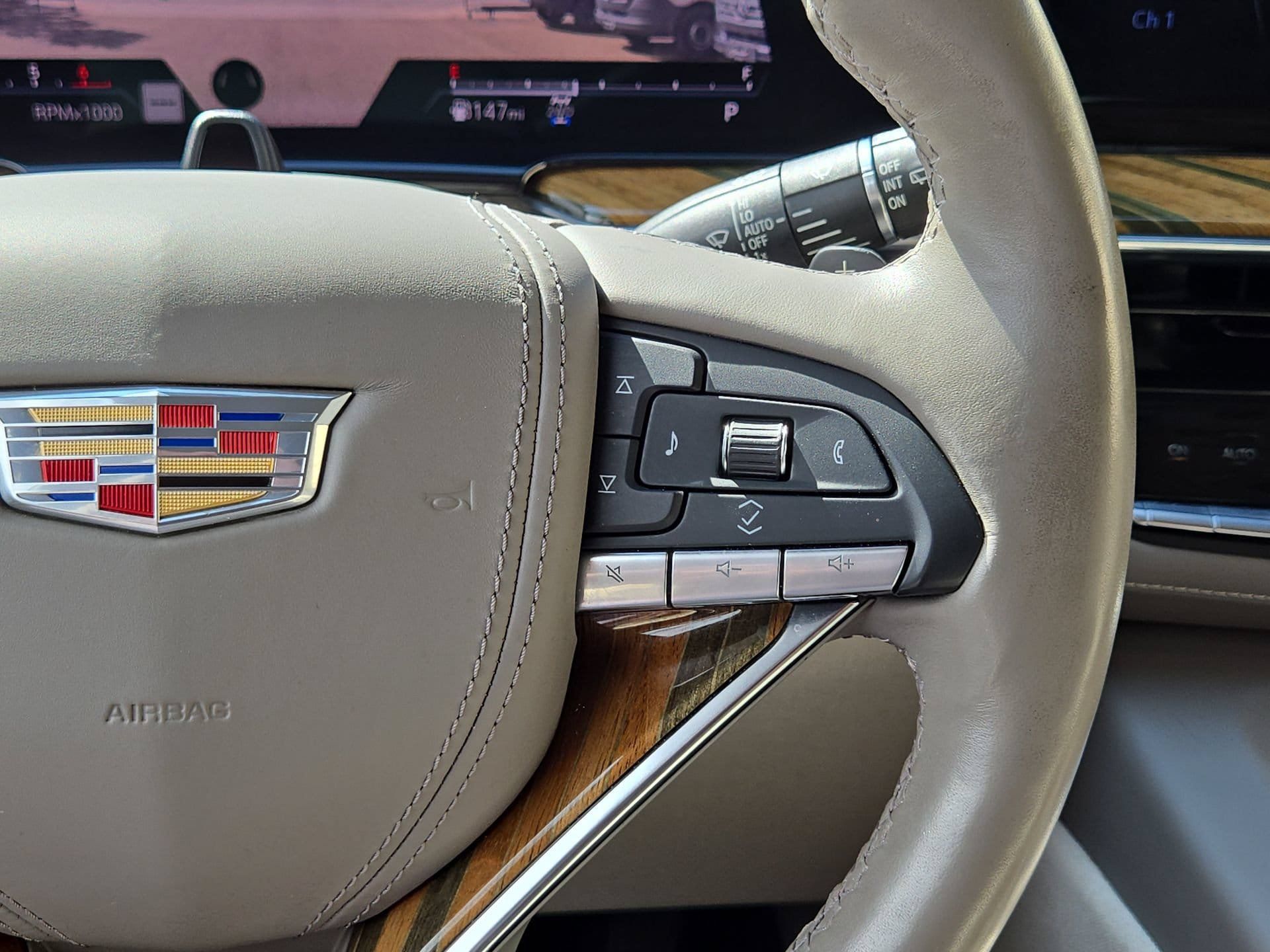 Used 2021 Cadillac Escalade Premium Luxury Platinum AWD/4WD image 21