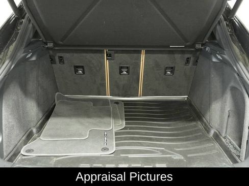 Certified 2022 Porsche Macan image 28