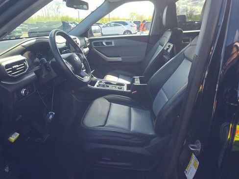 Used 2023 Ford Explorer XLT w/ Equipment Group 202A AWD/4WD image 2
