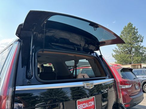 Used 2016 Cadillac Escalade ESV Platinum AWD/4WD image 10