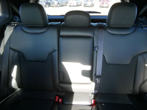 Used 2025 Jeep Compass Trailhawk image 13