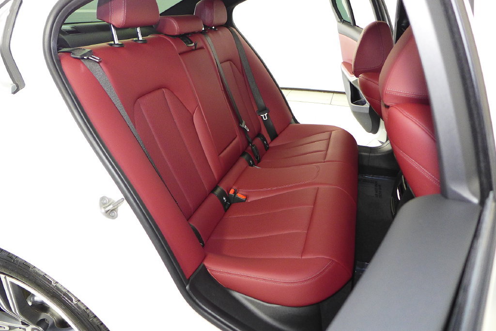 Certified 2024 BMW 330i Sedan w/ Convenience Package RWD image 20