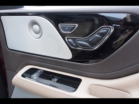 Used 2020 Lincoln Aviator Reserve w/ Equipment Group 202A image 13