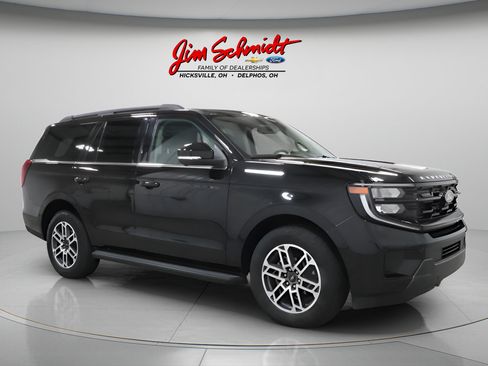 Used 2025 Ford Expedition Active AWD/4WD image 2