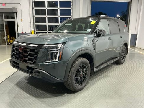 Used 2025 Nissan Armada PRO-4X image 3