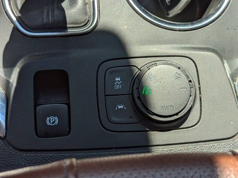 Used 2019 Chevrolet Traverse High Country AWD/4WD image 25