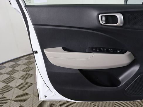 Certified 2024 Hyundai Venue SEL FWD image 19