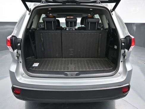 Used 2019 Toyota Highlander XLE AWD/4WD image 9
