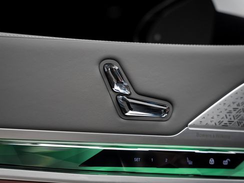 Used 2023 BMW i7 xDrive60 image 51