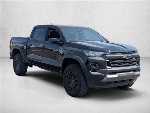 Used 2023 Chevrolet Colorado Trail Boss w/ Technology Package AWD/4WD image 3
