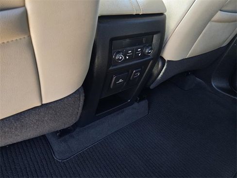 Used 2023 Chevrolet Traverse Premier image 19