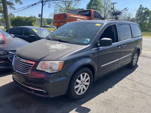 Used 2012 Chrysler Town & Country Touring w/ Entertainment Group #1 FWD image 1