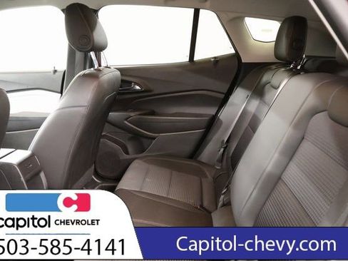 Used 2025 Chevrolet Trax LT w/ LT Convenience Package image 30