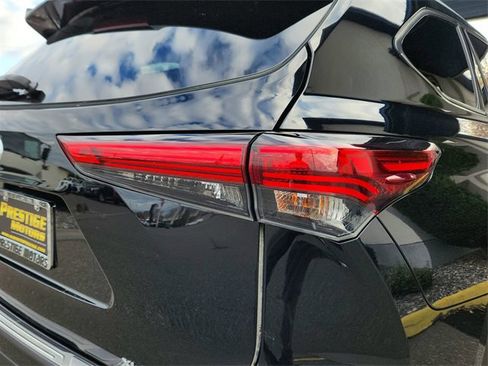 Used 2022 Toyota Highlander XLE image 11