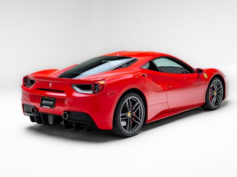 Used 2018 Ferrari 488 GTB RWD image 27