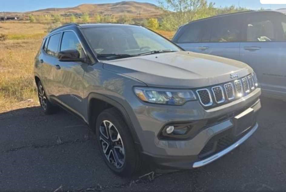 Used 2024 Jeep Compass Limited AWD/4WD image 2