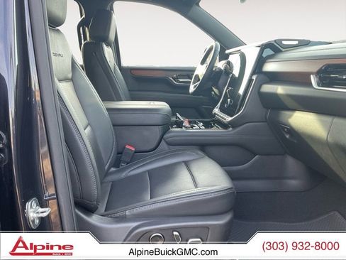 Used 2025 GMC Yukon XL Denali image 15