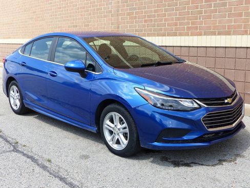 Used 2017 Chevrolet Cruze LT w/ Convenience Package FWD image 11