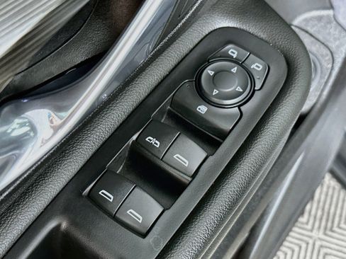 Used 2024 GMC Terrain SLT AWD/4WD image 16