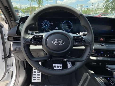 New 2025 Hyundai Elantra SEL image 16