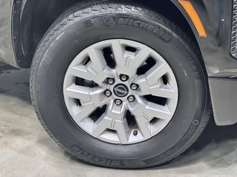 Certified 2023 Nissan Frontier SV image 13