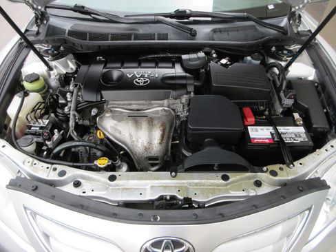 Used 2010 Toyota Camry LE FWD image 40