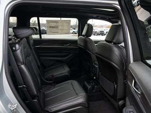 New 2025 Jeep Grand Cherokee L Limited AWD/4WD image 22
