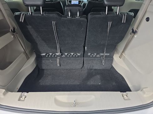 Used 2024 Chrysler Pacifica Limited FWD image 5