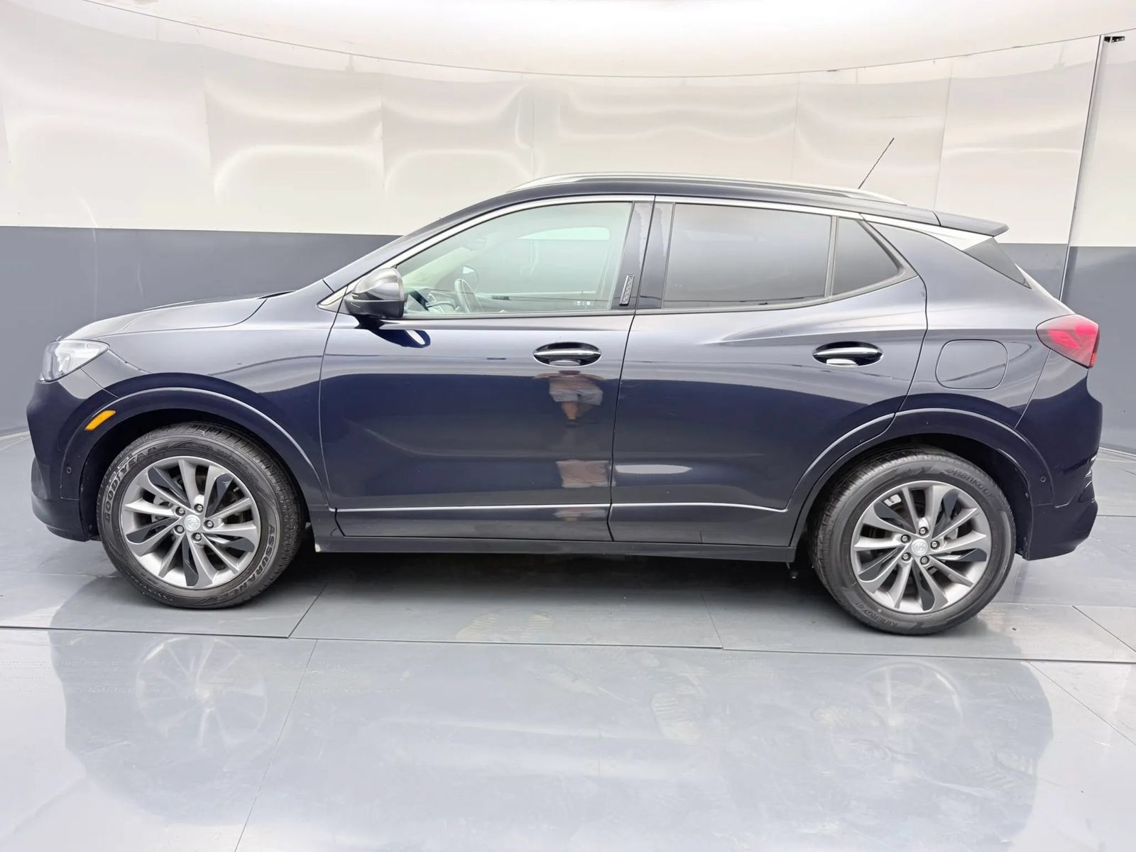 Used 2021 Buick Encore GX Essence w/ Advanced Technology Package FWD image 4