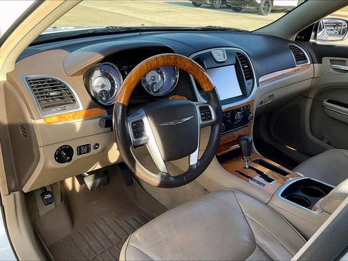 Used 2013 Chrysler 300 C image 17