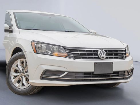 Used 2017 Volkswagen Passat 1.8T S image 5